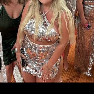 🎉HOST PICK🎉 Two-piece silver sequin skirt SET